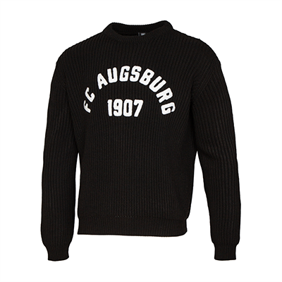 Schwarzer, grob gestrickter Pullover mit "FC AUGSBURG 1907" Schriftzug in Weiß.
