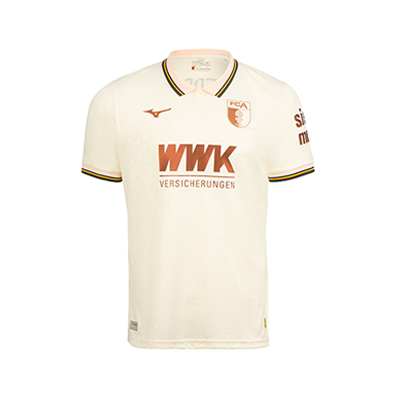 Frontansicht des cremefarbenen FCA-Sondertrikots mit kupferfarbenen Sponsorenlogos und bunt gestreiftem Kragen.