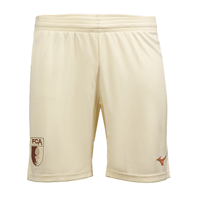 Cremefarbene Shorts mit FCA-Wappen.