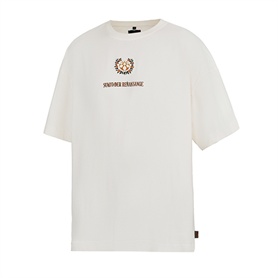 Vorderansicht Cremefarbenes T-Shirt Societas-Logo und Stadt Der Renaissance-Schriftzug.